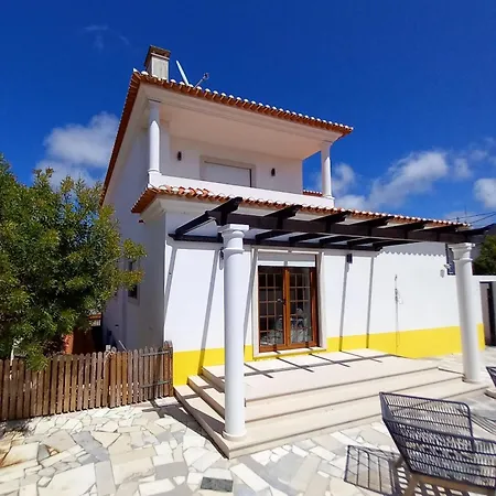 Villa Bright And Spacious With Patio And Bbq