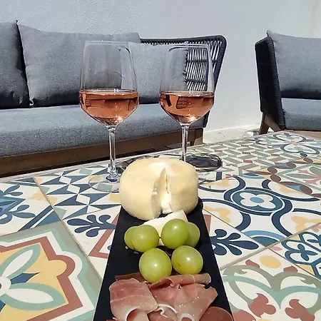 Bright And Spacious With Patio And Bbq